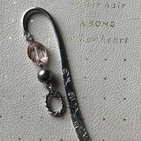 Tibetan Metal Rose Engraved‎ Beaded Hook Bookmark - Picture 3 of 4